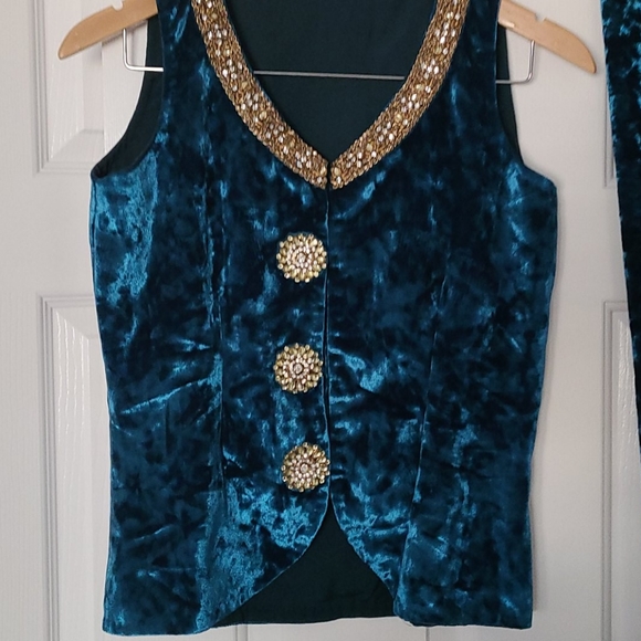 Embroidered Velvet Vest + Leggings set - Picture 3 of 5